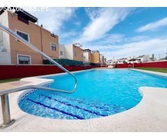 BUNGALOW CON JARDÍN PRIVADO Y PISCINA COMUNITARIA
