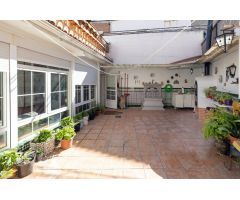 CASA  EN EL CENTRO DE DÚRCAL CON MUCHAS POSIBILIDADES!!!