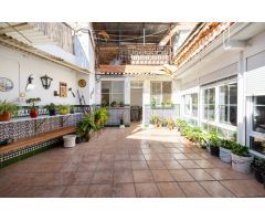 CASA  EN EL CENTRO DE DÚRCAL CON MUCHAS POSIBILIDADES!!!