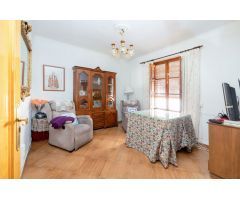 CASA  EN EL CENTRO DE DÚRCAL CON MUCHAS POSIBILIDADES!!!