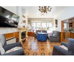CASA  EN EL CENTRO DE DÚRCAL CON MUCHAS POSIBILIDADES!!!