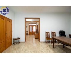 Planta baja con patio y garaje