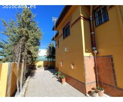 Gran casa unifamiliar con 2 apartamentos separados cerca de Granada ciudad
