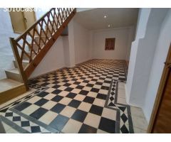Gran casa histórica con mucho potencial...