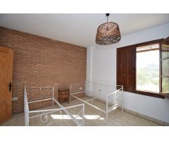 MAGNÍFIICA CASA DE CAMPO CON ESTUPENDAS ZONAS DE RECREO