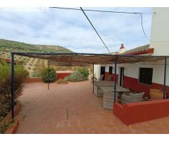 Casa rural independiente con piscina privada y olivos