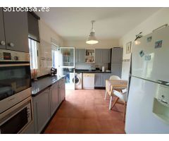 Casa rural independiente con piscina privada y olivos
