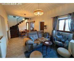 Casa rural independiente con piscina privada y olivos
