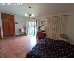 Casa rural independiente con piscina privada y olivos