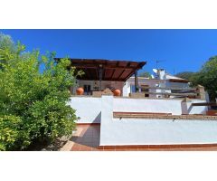 Casa de campo independiente de 5 dormitorios con piscina y fantásticas vistas