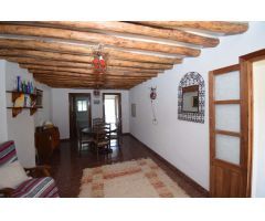 CASA RÚSTICA CON MAGNÍFICAS VISTAS EN ZONA MUY TRANQUILA