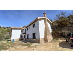 CORTIJO IDEAL PARA ALOJAMIENTO RURAL CON ESPECTACUALRES VISTA A MONTEFRIO