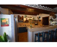 PRECIOSA CASA DE CAMPO CON MUCHO ENCANTO Y MUCHAS POSIBILIDADES...