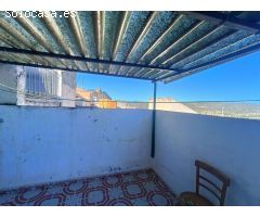 Casa adosada para reformar con terraza y fantásticas vistas