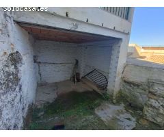 Casa adosada para reformar con terraza y fantásticas vistas