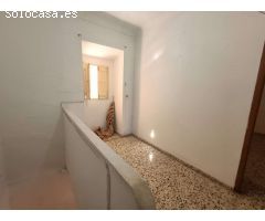 Casa adosada para reformar con terraza y fantásticas vistas