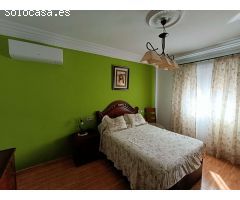 Estupenda casa adosada con patio soleado y piscina privada
