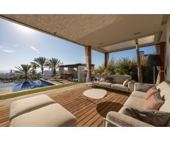 LUJOSA VILLA CON IMPRESIONANTES VISTAS AL MEDITERRÁNEO