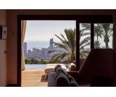 LUJOSA VILLA CON IMPRESIONANTES VISTAS AL MEDITERRÁNEO