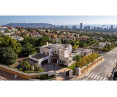 LUJOSA VILLA CON IMPRESIONANTES VISTAS AL MEDITERRÁNEO