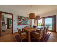 LUJOSA VILLA CON IMPRESIONANTES VISTAS AL MEDITERRÁNEO