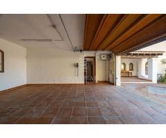 LUJOSA VILLA CON IMPRESIONANTES VISTAS AL MEDITERRÁNEO