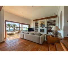 LUJOSA VILLA CON IMPRESIONANTES VISTAS AL MEDITERRÁNEO