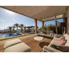 LUJOSA VILLA CON IMPRESIONANTES VISTAS AL MEDITERRÁNEO