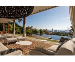 LUJOSA VILLA CON IMPRESIONANTES VISTAS AL MEDITERRÁNEO