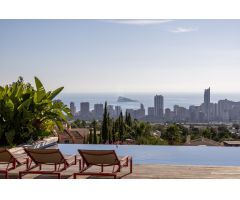 LUJOSA VILLA CON IMPRESIONANTES VISTAS AL MEDITERRÁNEO