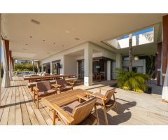 LUJOSA VILLA CON IMPRESIONANTES VISTAS AL MEDITERRÁNEO