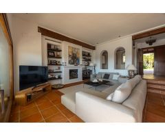 LUJOSA VILLA CON IMPRESIONANTES VISTAS AL MEDITERRÁNEO