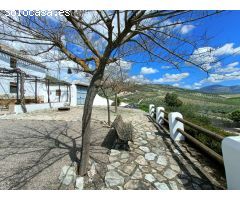 Típico cortijo andaluz reformado con encanto, con psiciina y estupendas vistas