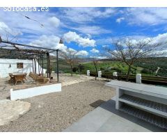 Típico cortijo andaluz reformado con encanto, con psiciina y estupendas vistas