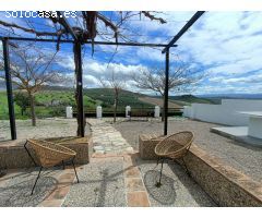 Típico cortijo andaluz reformado con encanto, con psiciina y estupendas vistas