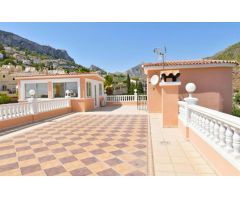 Villa en Calpe con las vistas al mar