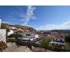 Casa independiente con parcela,  edificaciones y vistas espectaculares