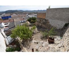 Casa independiente con parcela,  edificaciones y vistas espectaculares