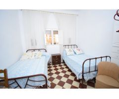 Casa independiente con parcela,  edificaciones y vistas espectaculares