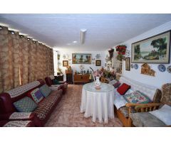 Casa independiente con parcela,  edificaciones y vistas espectaculares