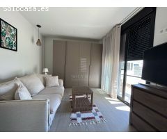 Villa independiente a estrenar con impresionantes vistas al mar y a la montaña y piscina climatizada