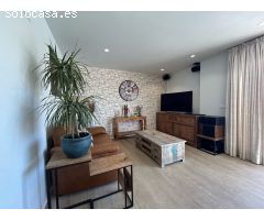 Villa independiente a estrenar con impresionantes vistas al mar y a la montaña y piscina climatizada