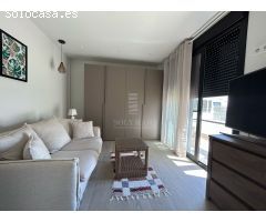 Villa independiente a estrenar con impresionantes vistas al mar y a la montaña y piscina climatizada