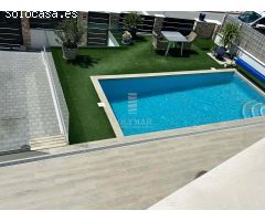 Villa independiente a estrenar con impresionantes vistas al mar y a la montaña y piscina climatizada
