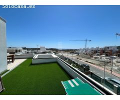 Villa independiente a estrenar con impresionantes vistas al mar y a la montaña y piscina climatizada