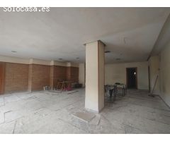 Alquilamos LOCAL CON MUY AMPLIA FACHADA EN AVENIDA!!! Castelló