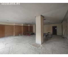 Alquilamos LOCAL CON MUY AMPLIA FACHADA EN AVENIDA!!! Castelló