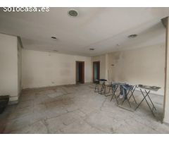 Alquilamos LOCAL CON MUY AMPLIA FACHADA EN AVENIDA!!! Castelló