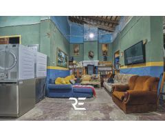¡GRAN CASA ADOSADA PARA REHABILITAR!