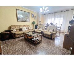 ¡ESTUPENDO PISO CON BALCÓN Y GALERÍA EN PLANTA ALTA!